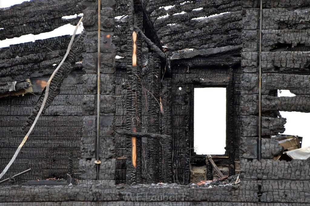 Schwerer Brand in Einfamilien Haus Roesrath Rambruecken P062.JPG - Miklos Laubert
